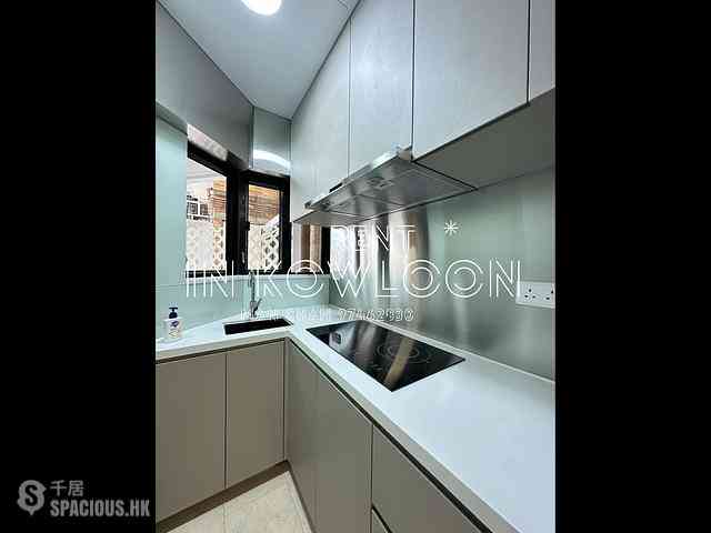 Tai Kok Tsui - Glory Royal Complex Centre Phase 2 Royal Building 04