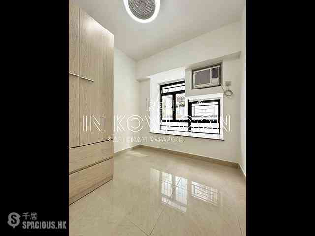 Tai Kok Tsui - Glory Royal Complex Centre Phase 2 Royal Building 05