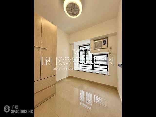 Tai Kok Tsui - Glory Royal Complex Centre Phase 2 Royal Building 07