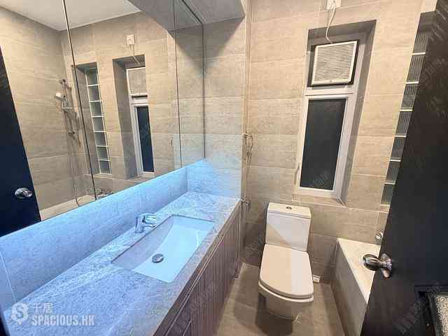 Causeway Bay - Lai Yuen Apartments 06