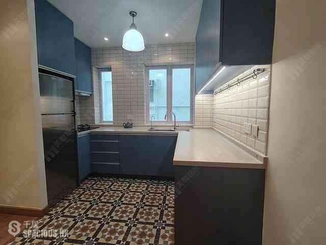 Causeway Bay - Lai Yuen Apartments 02