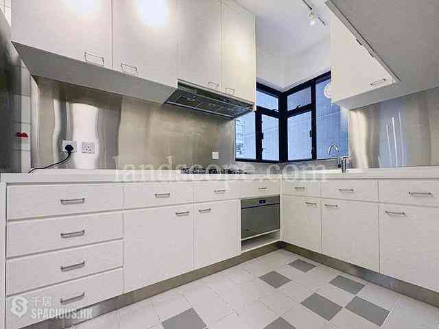 Mid Levels Central - Elegant Terrace 04