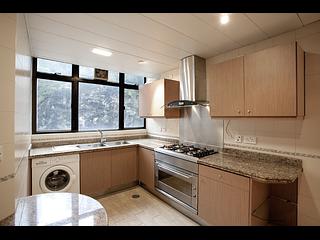 Mid Levels Central - Fairlane Tower 04