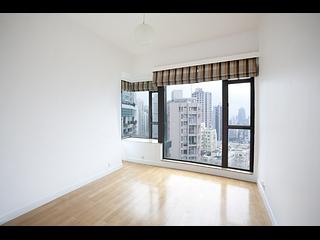 Mid Levels Central - Fairlane Tower 06