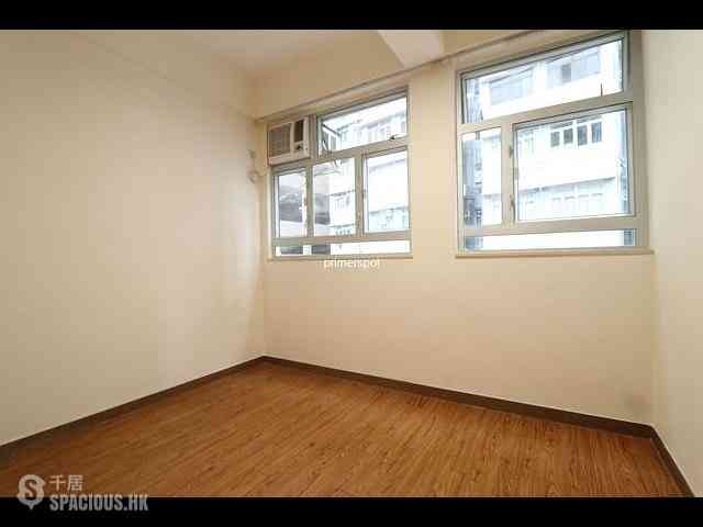 Wan Chai - Hang Tak Building 07