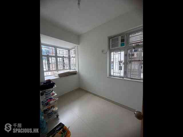 North Point - Tung Po Building 04