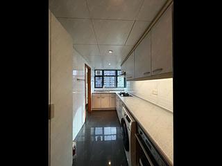Mid Levels West - 80 Robinson Road 11
