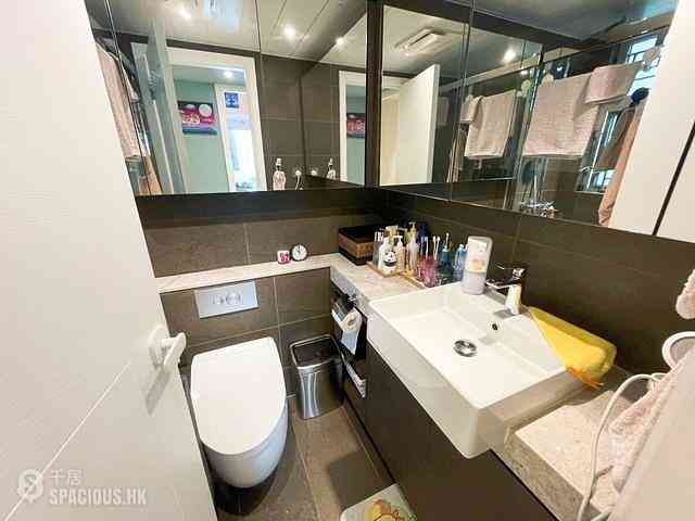 Sai Ying Pun - Centre Place 08