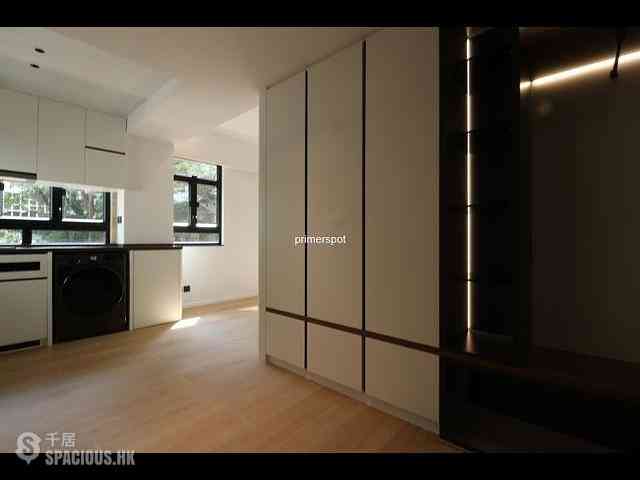 Wan Chai - Hang Tak Building 09