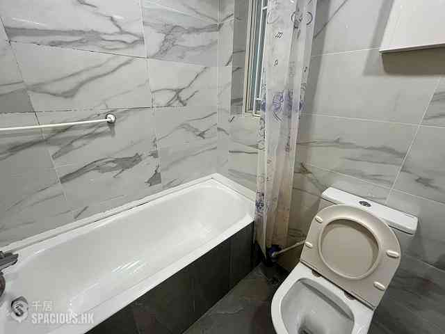 Quarry Bay - The Orchards Block 2 08
