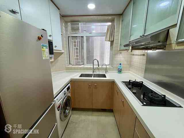 Quarry Bay - The Orchards Block 2 09