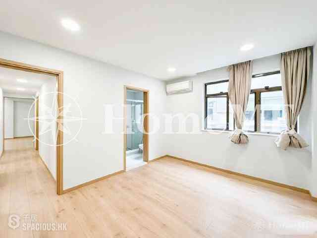 Happy Valley - Antonia House 05