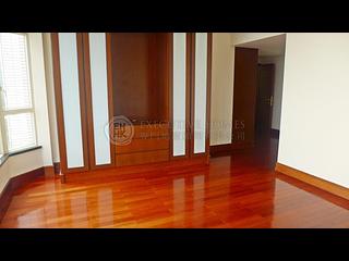 The Peak - Mount Austin Estate 11