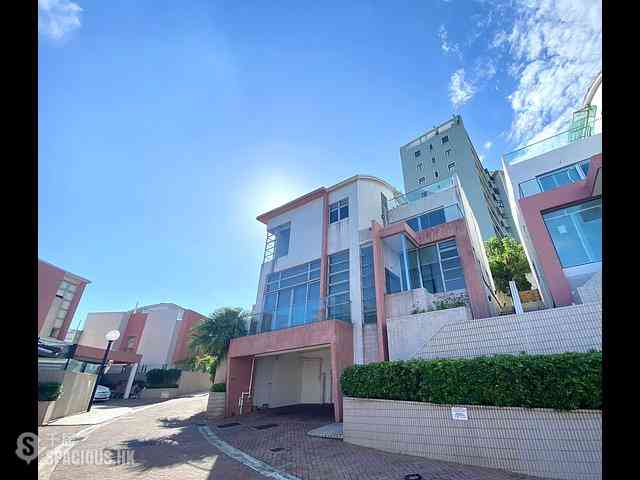 The Peak - Sunshine Villa 02