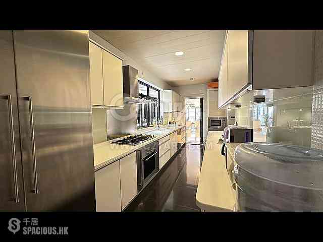 Pok Fu Lam - Baguio Villa Block 42 08