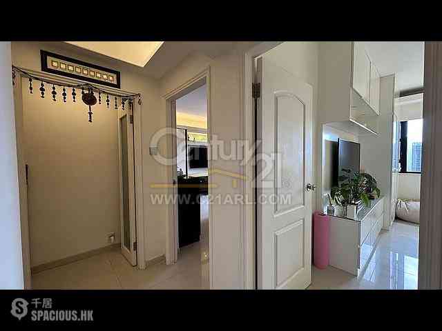 Pok Fu Lam - Baguio Villa Block 42 11