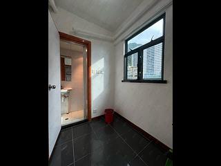 Mid Levels West - 80 Robinson Road 13