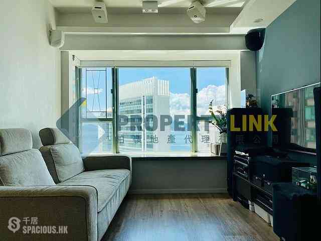Sheung Wan - Queen's Terrace 01