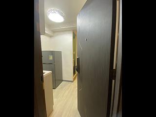 Shek Tong Tsui - Des Voeux Road West Building 04