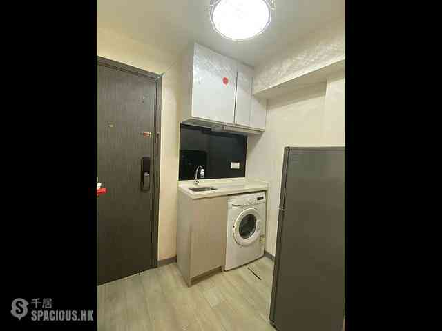 Shek Tong Tsui - Des Voeux Road West Building 01