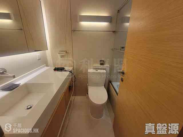 West Kowloon - The Arch Sky Tower (Block 1) 02
