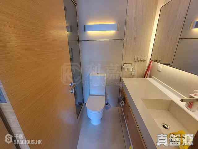 West Kowloon - The Arch Sky Tower (Block 1) 08