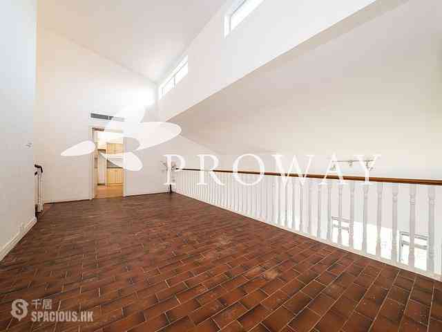 The Peak - Strawberry Hill 05