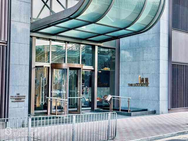 Wan Chai - The Gloucester 12