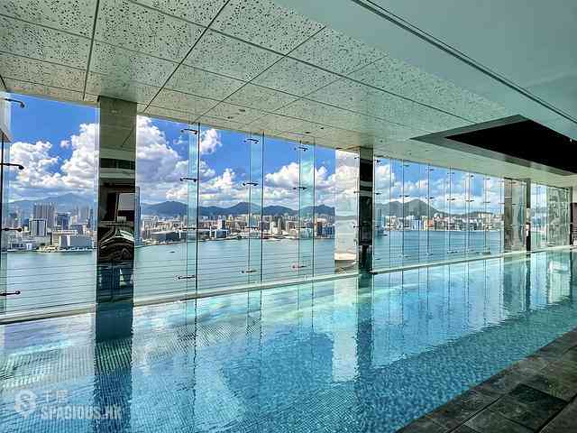 Wan Chai - The Gloucester 18