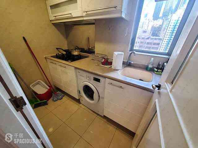 Sheung Wan - Queen's Terrace Block 1 03