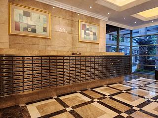 Sheung Wan - Queen's Terrace Block 1 07