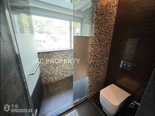Repulse Bay - The Lily 17