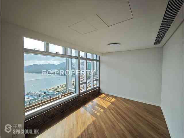 Repulse Bay - The Lily 15
