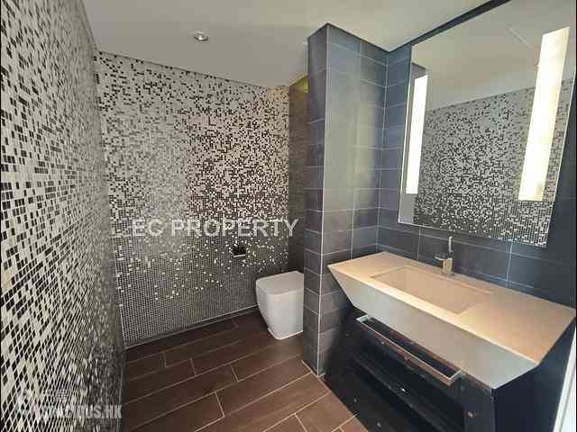 Repulse Bay - The Lily 20