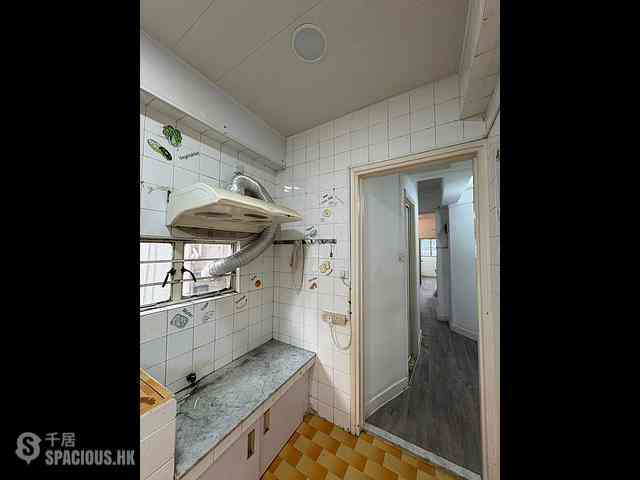 Sai Ying Pun - Fuk Shing Building 04