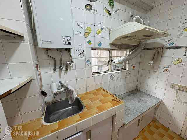Sai Ying Pun - Fuk Shing Building 07