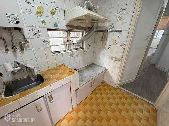 Sai Ying Pun - Fuk Shing Building 08