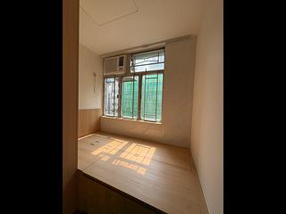 Shek Tong Tsui - Chong Yip Centre Block B 08