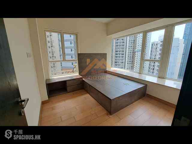 Mid Levels Central - The Icon 01