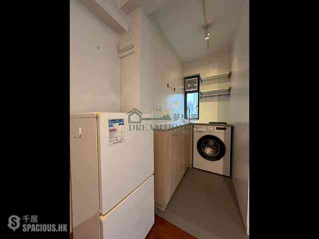 Sai Ying Pun - Tung Cheung Building 03