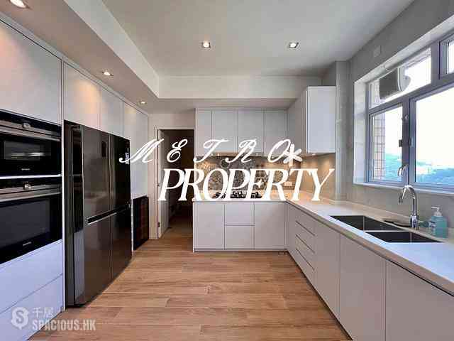 The Peak - Vivian Court 01