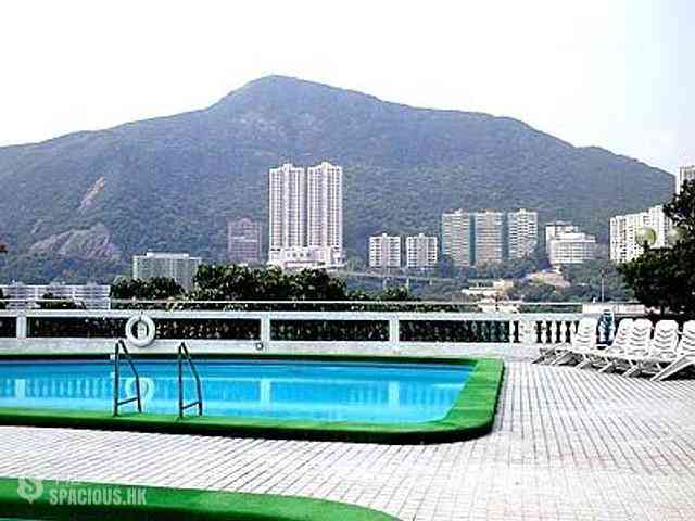 Happy Valley - Broadwood Park 03