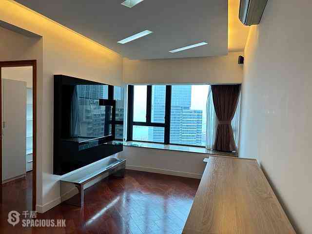 West Kowloon - The Arch Sun Tower (Block 1A) 01