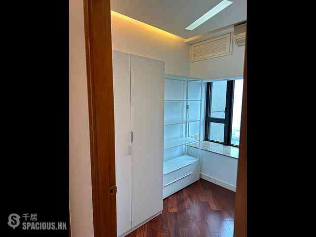 West Kowloon - The Arch Sun Tower (Block 1A) 05