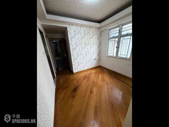 Mong Kok - Foo Tat Building 02