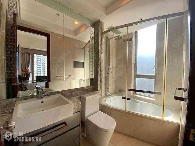 Wan Chai - The Avenue Phase 2 Block 3 07