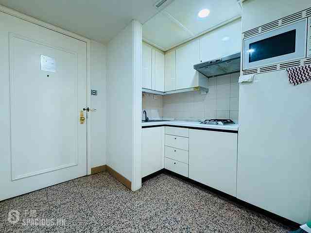 Wan Chai - Convention Plaza Apartments 06