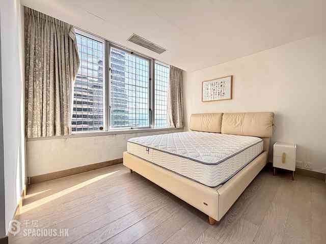 Wan Chai - Convention Plaza Apartments 07