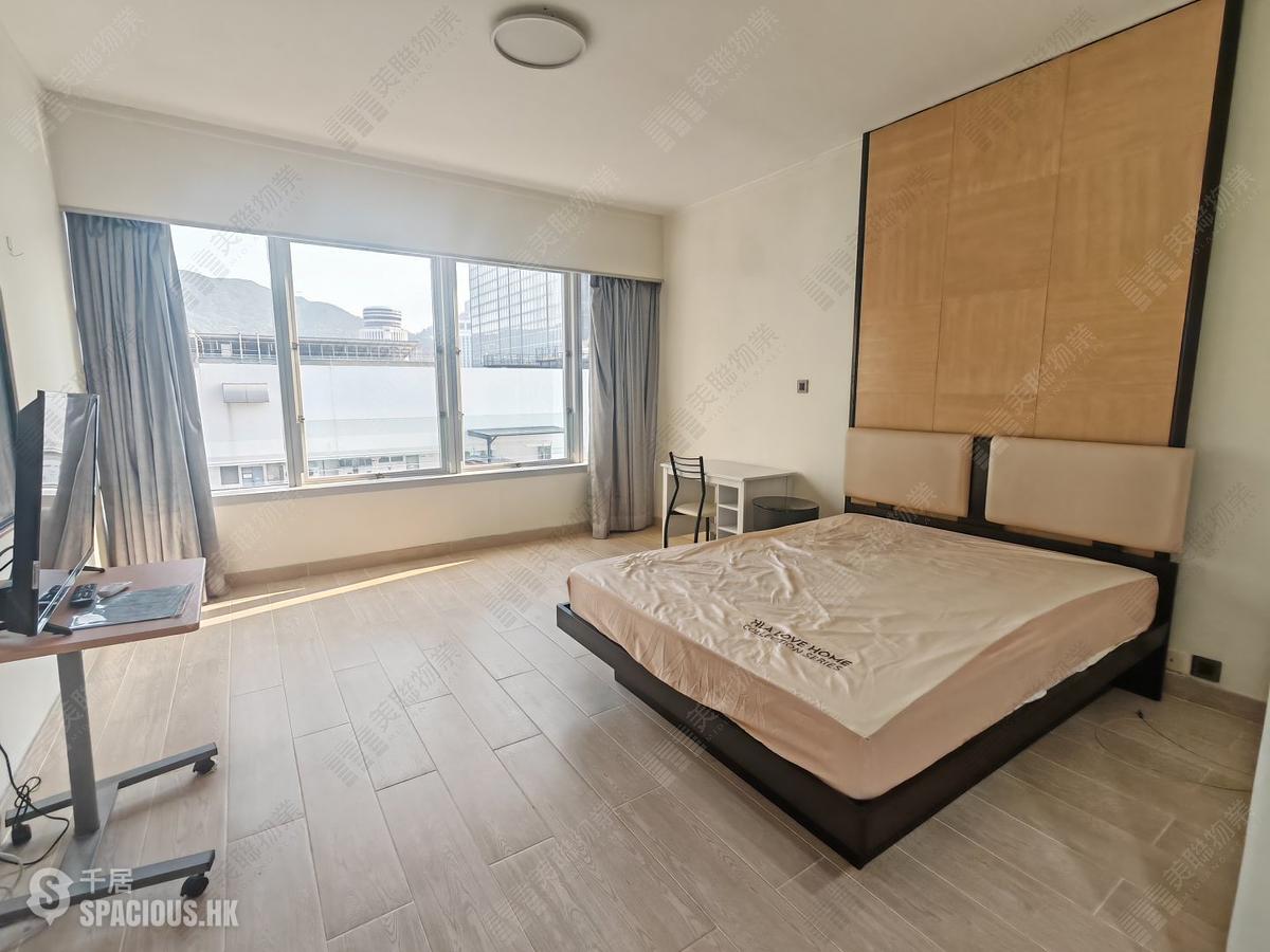 Wan Chai - Convention Plaza Apartments 01