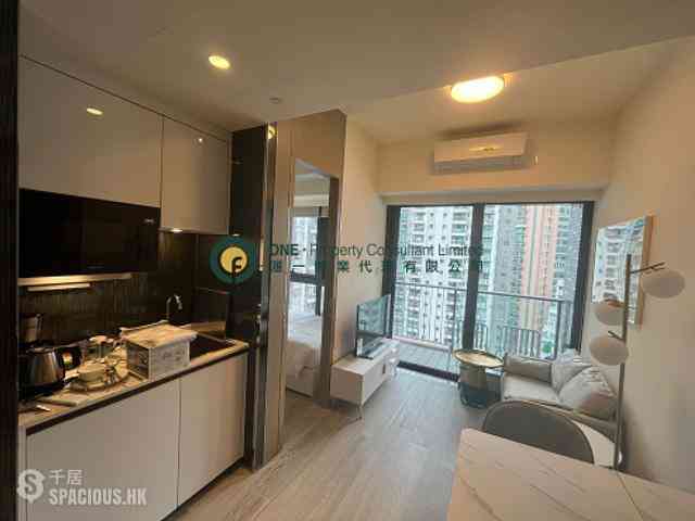 Sai Ying Pun - The Queens 01